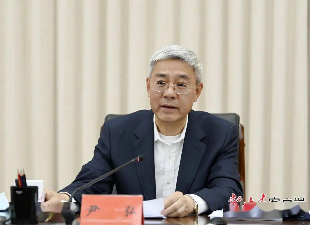 4月19日,省文明委全体会议在兰州召开,省委书记,省文明委主任尹弘主持