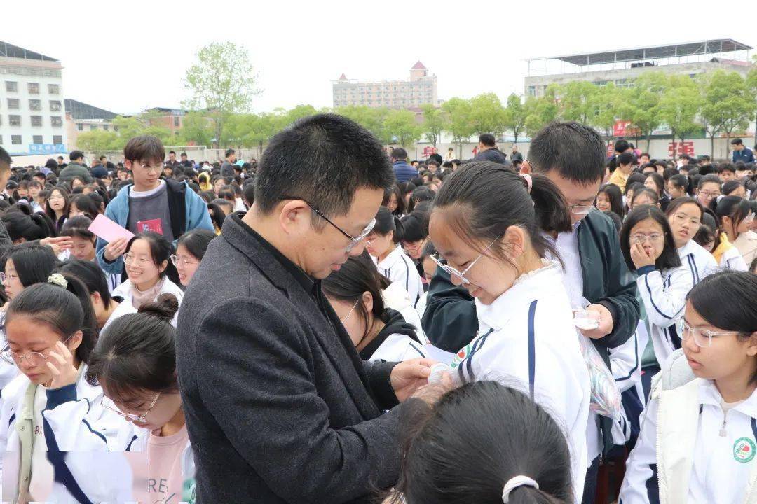 铭记成长历程奋战青春梦想兴国平川中学举行2022届高三学生成人礼暨