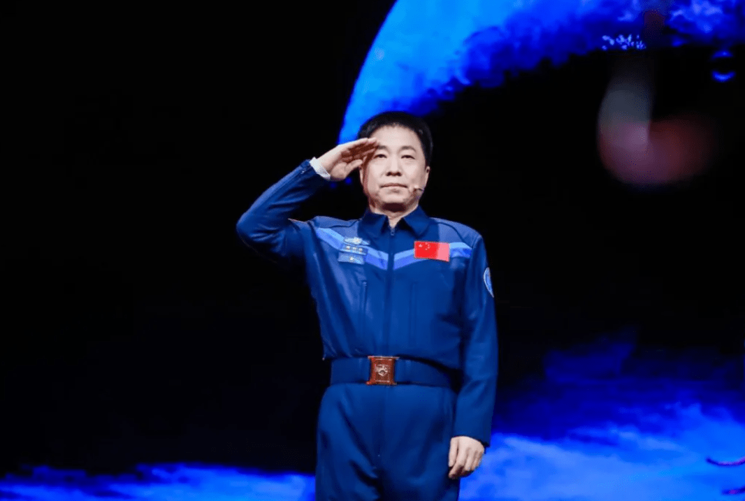 57岁仍在坚持训练杨利伟谈神舟五号发射升空经历黑暗26秒