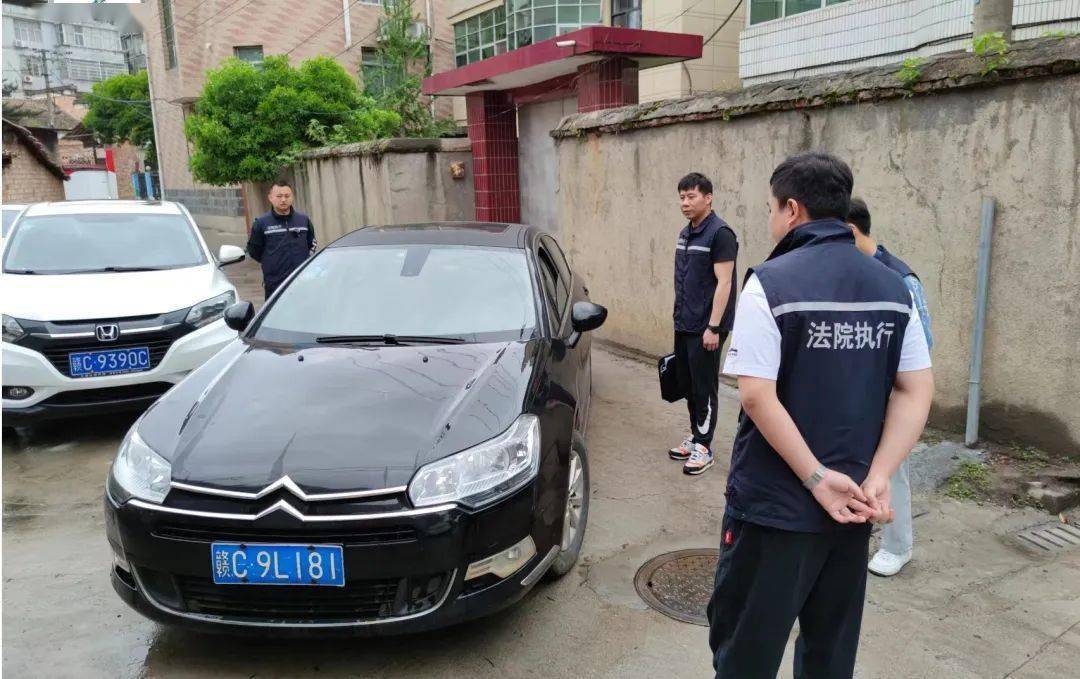 万载县_李某_干警