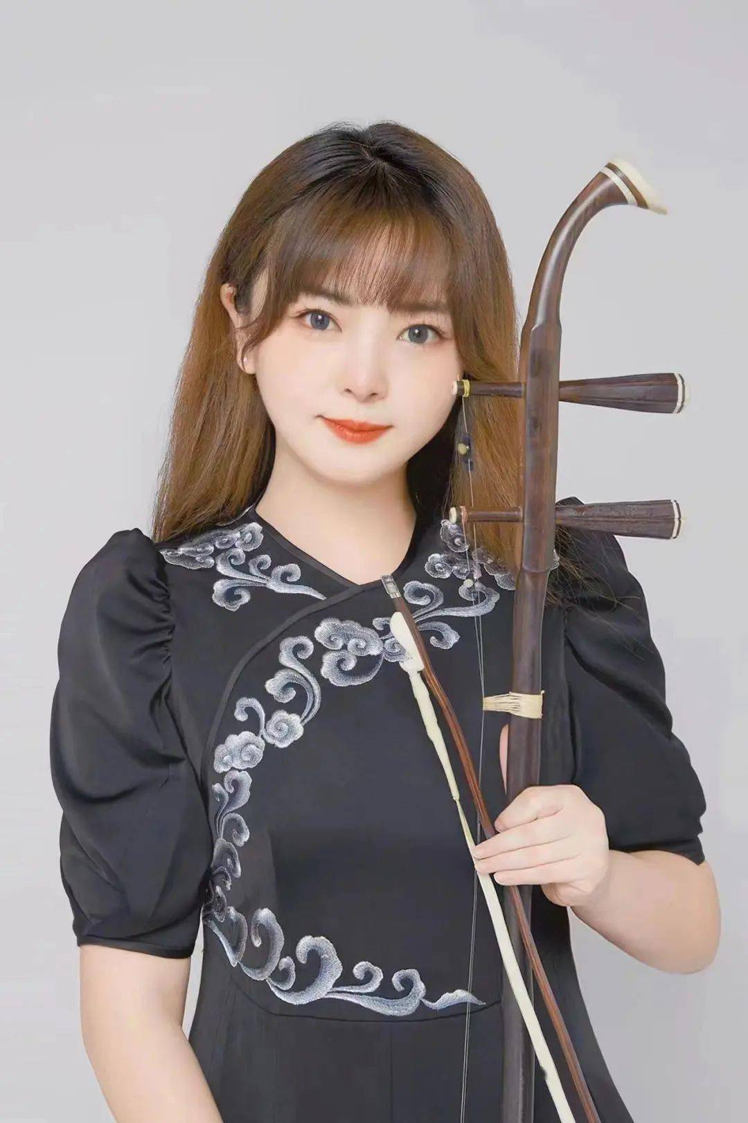 闫国威中央音乐学院民乐系二胡教师cctv新十大青年二胡演奏家中国民族