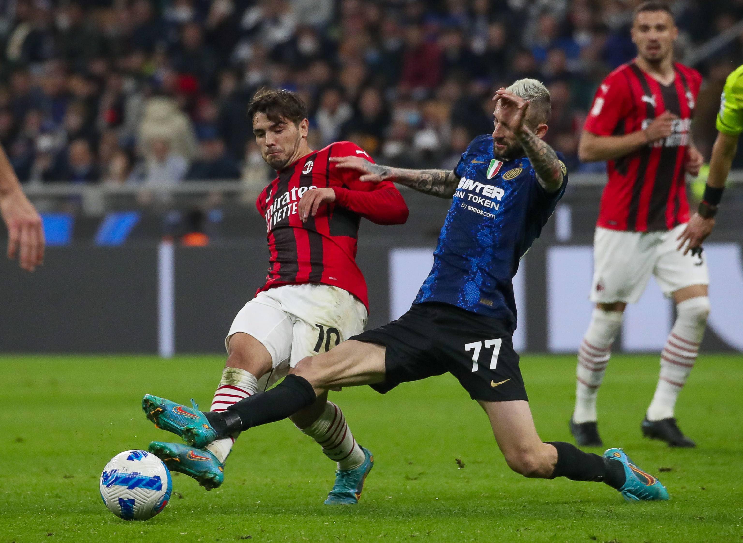 当日,在意大利米兰进行的2021-2022赛季意大利杯半决赛次回合比赛中