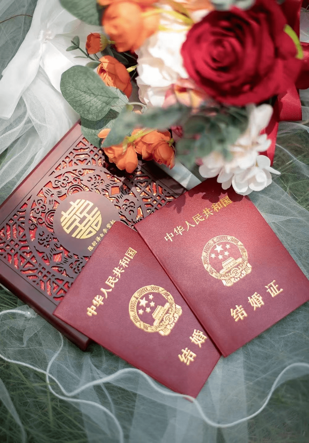 今天他们领证结婚了