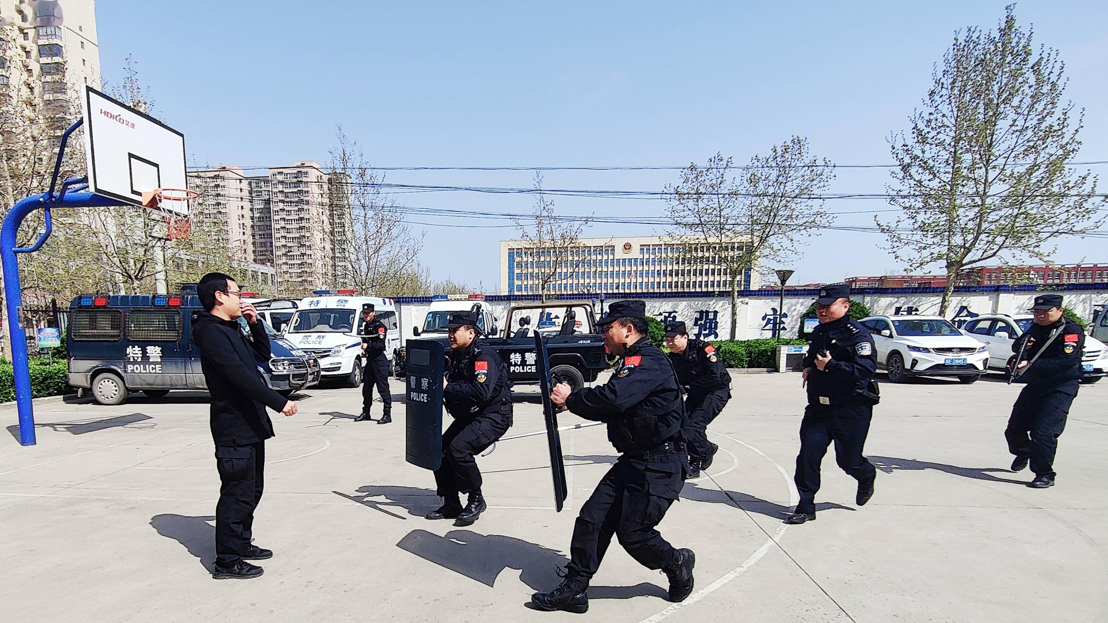 (李思科 張榮 通訊員 崔林穎 董生輝)為大力提升巡特警大隊民輔警應急