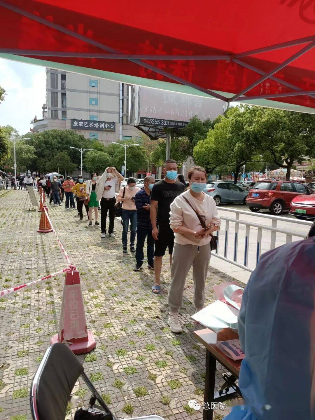 4月21日下午沙縣區鳳崗街道城區社區衛生服務中心在德克士前停車場