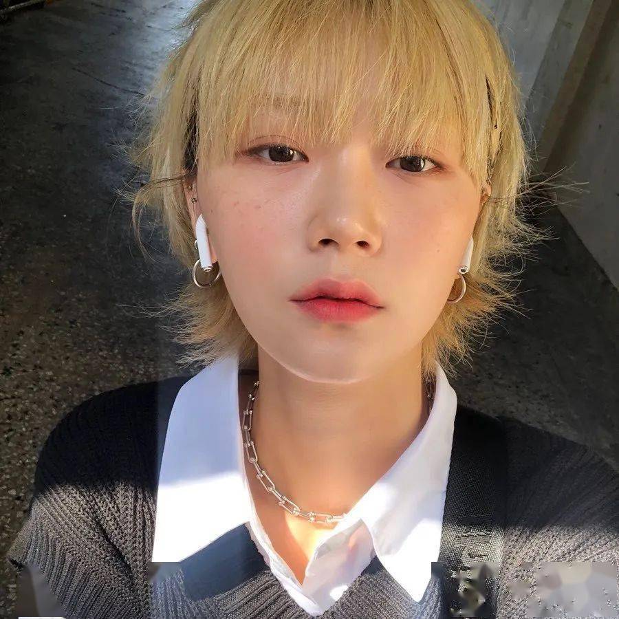 发型是指头发的长度,颜色和形状,是肉眼所能观察到的,一般分为5种类型