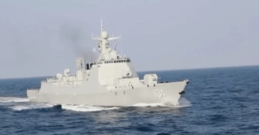 海军首位女舰长掌舵新型改款导弹驱逐舰_韦慧晓_绍兴_微信