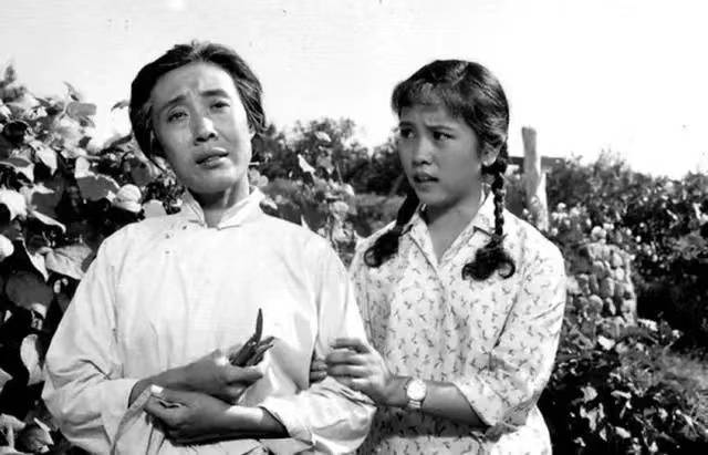 1981年,她因為在電影《喜盈門》中飾演