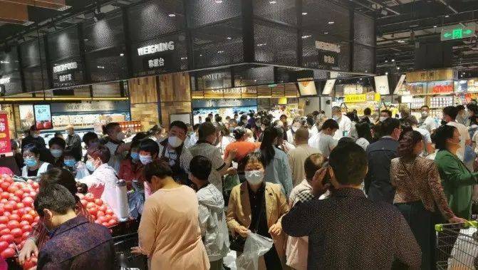 低调开业胖东来新店依然火爆老板亲自迎客网友老板堪称一线明星附现场