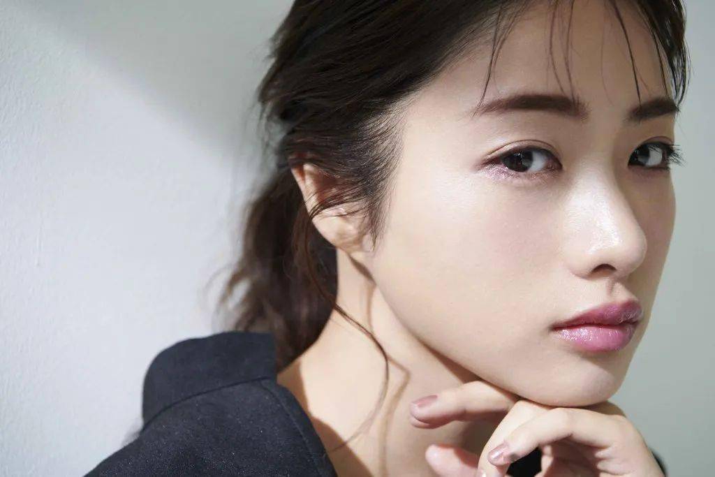 出道20年,石原里美主演的《失恋巧克力职人》,《朝5晚9》,《非自然