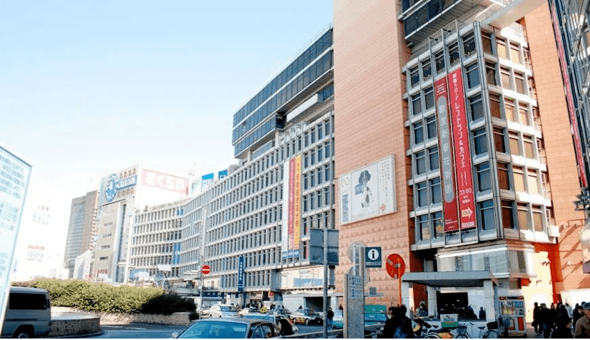 池袋oioi丸井百货,至今拥有超过44年历史,里面有许多潮流品牌,是当地