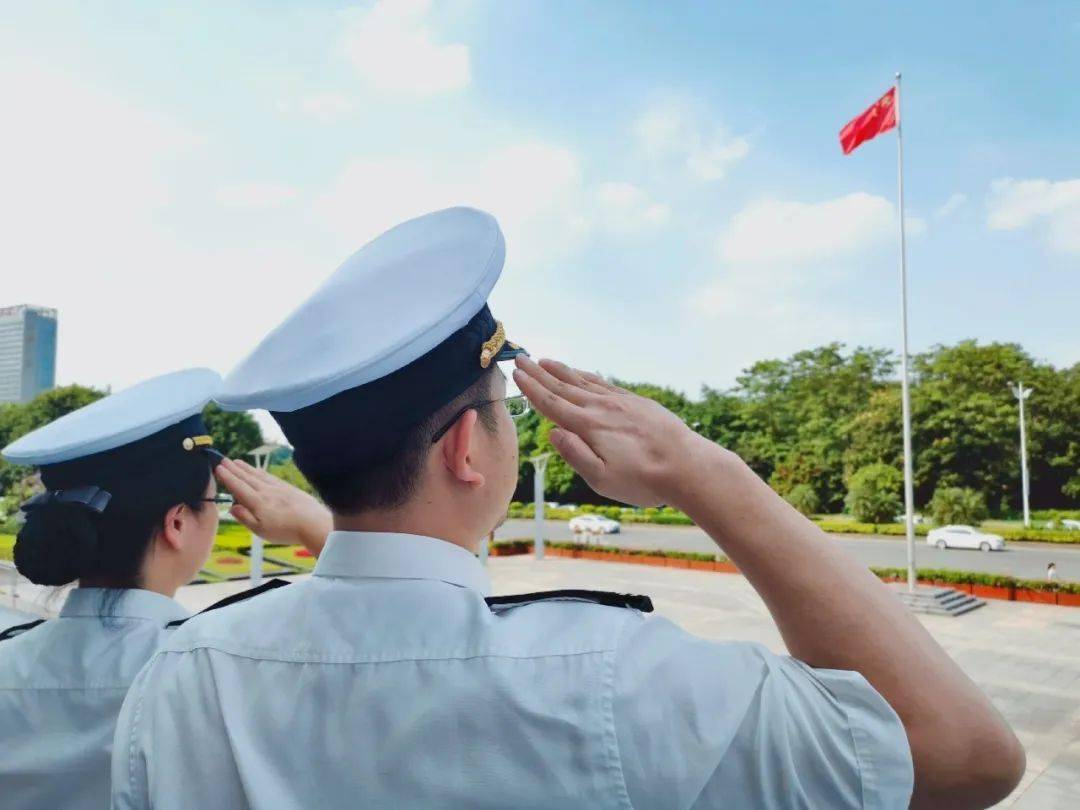 日本海关制服图片