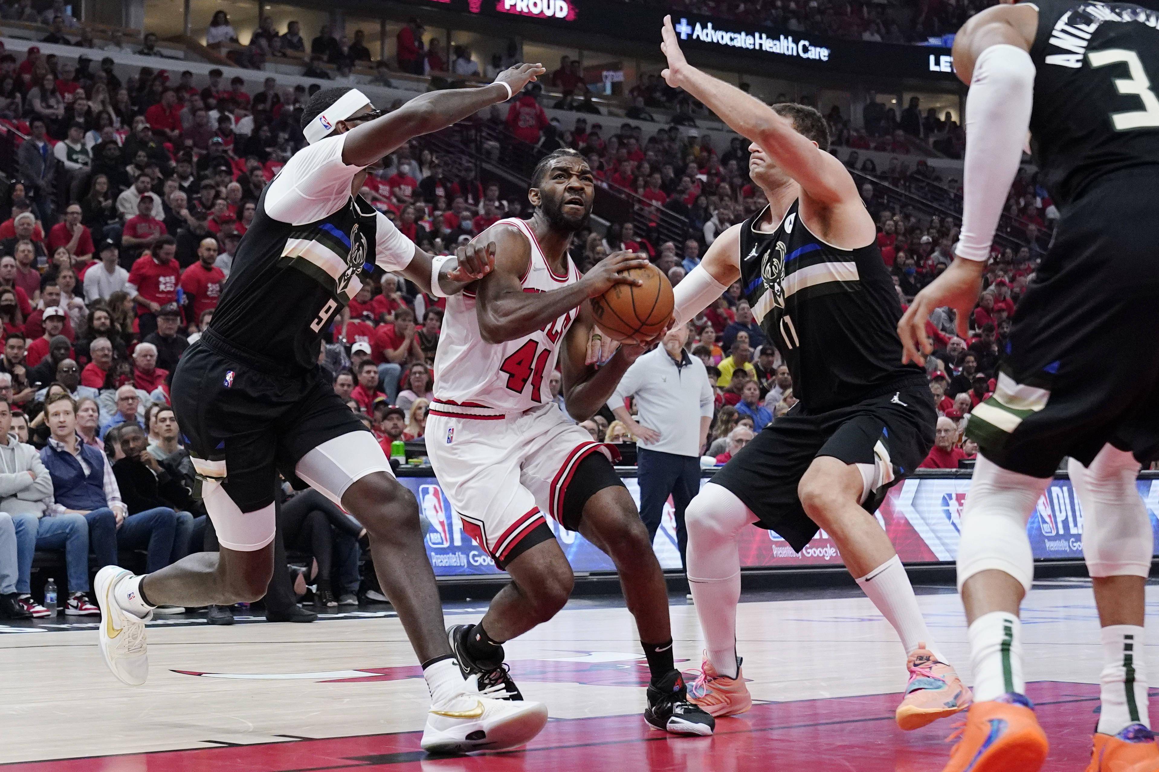 篮球nba季后赛雄鹿胜公牛