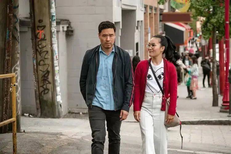 《parade》误把黄阿丽的多年好友兼合作伙伴,韩裔男演员兰道尔 · 朴