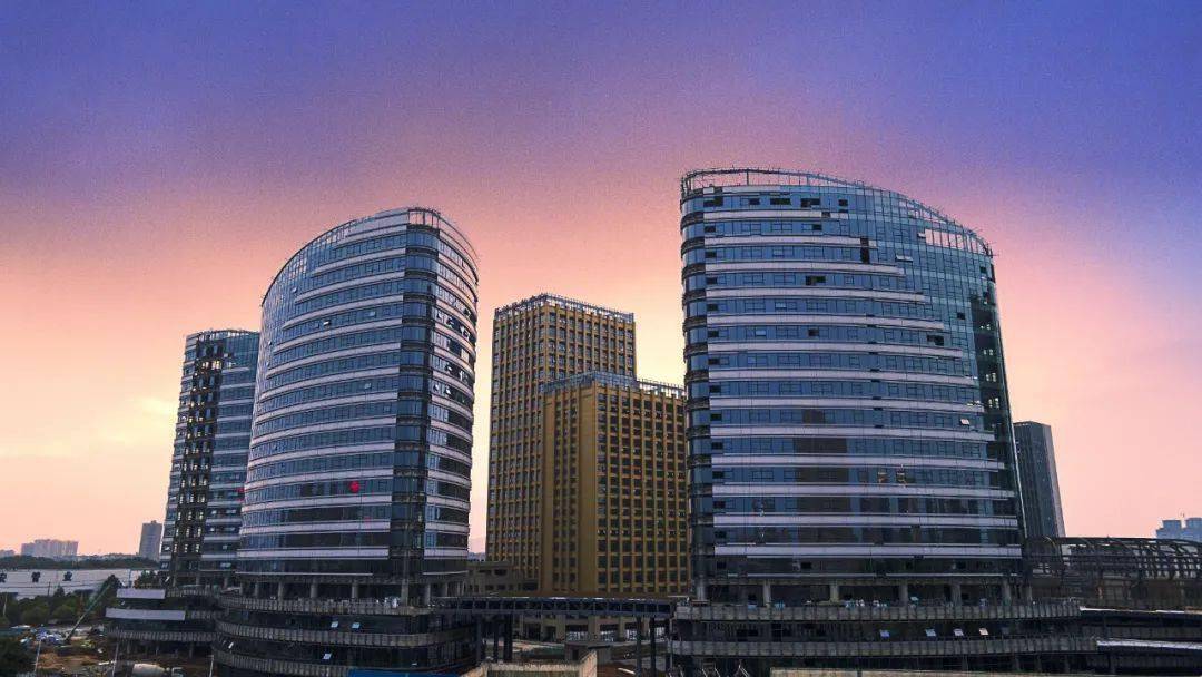 萍乡日报评论丨以干部创先推动高质量发展