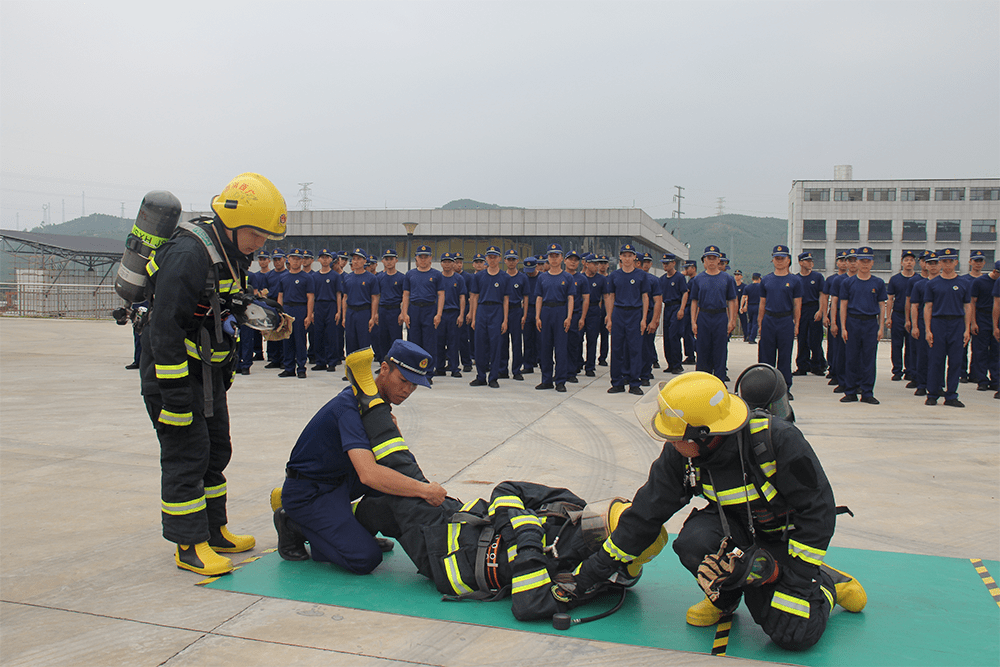 熔炉百炼终成钢——柳州支队新招聘政府专职消防员培训班开展作战训练
