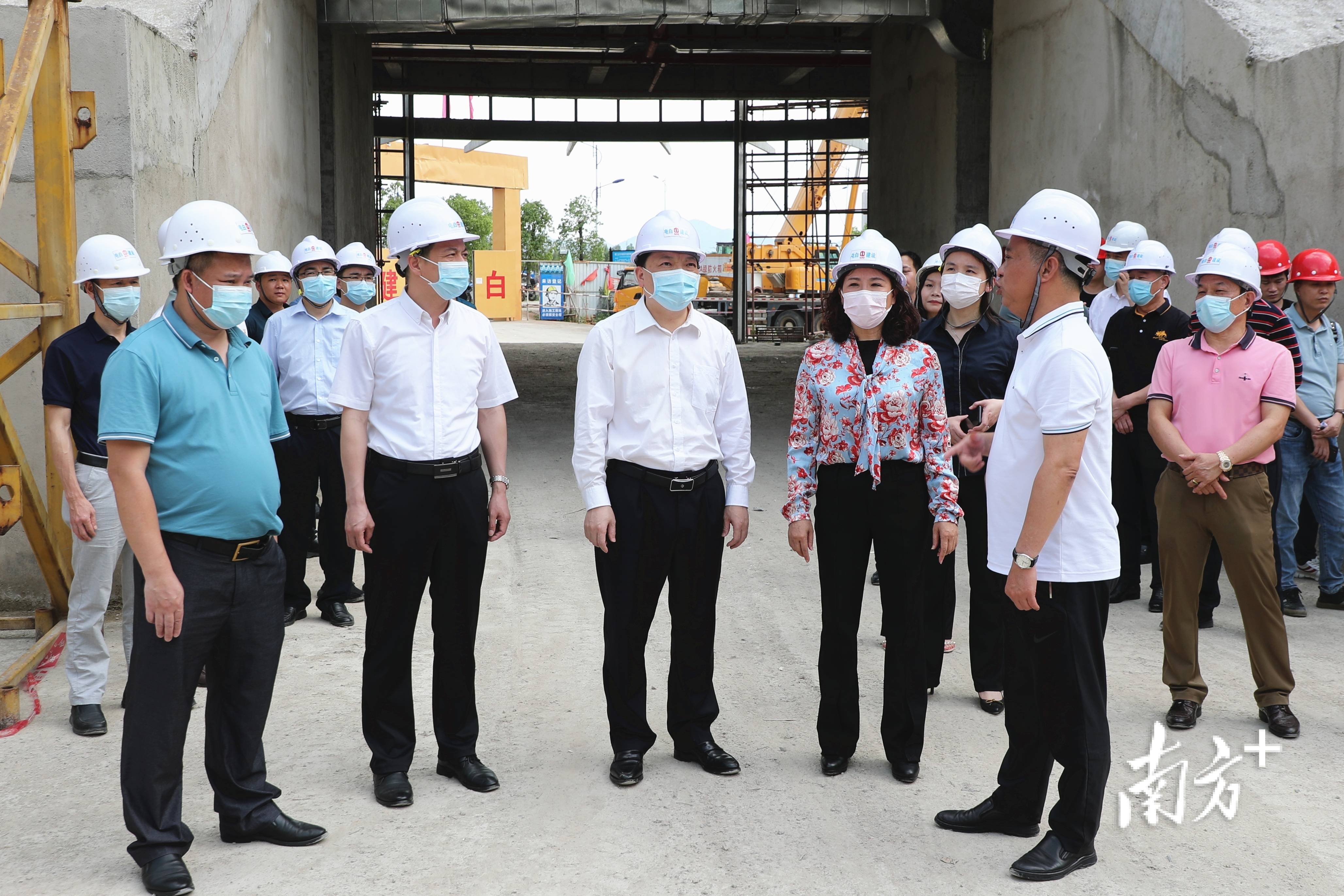 许桦女士回乡考察坚真文体中心项目建设
