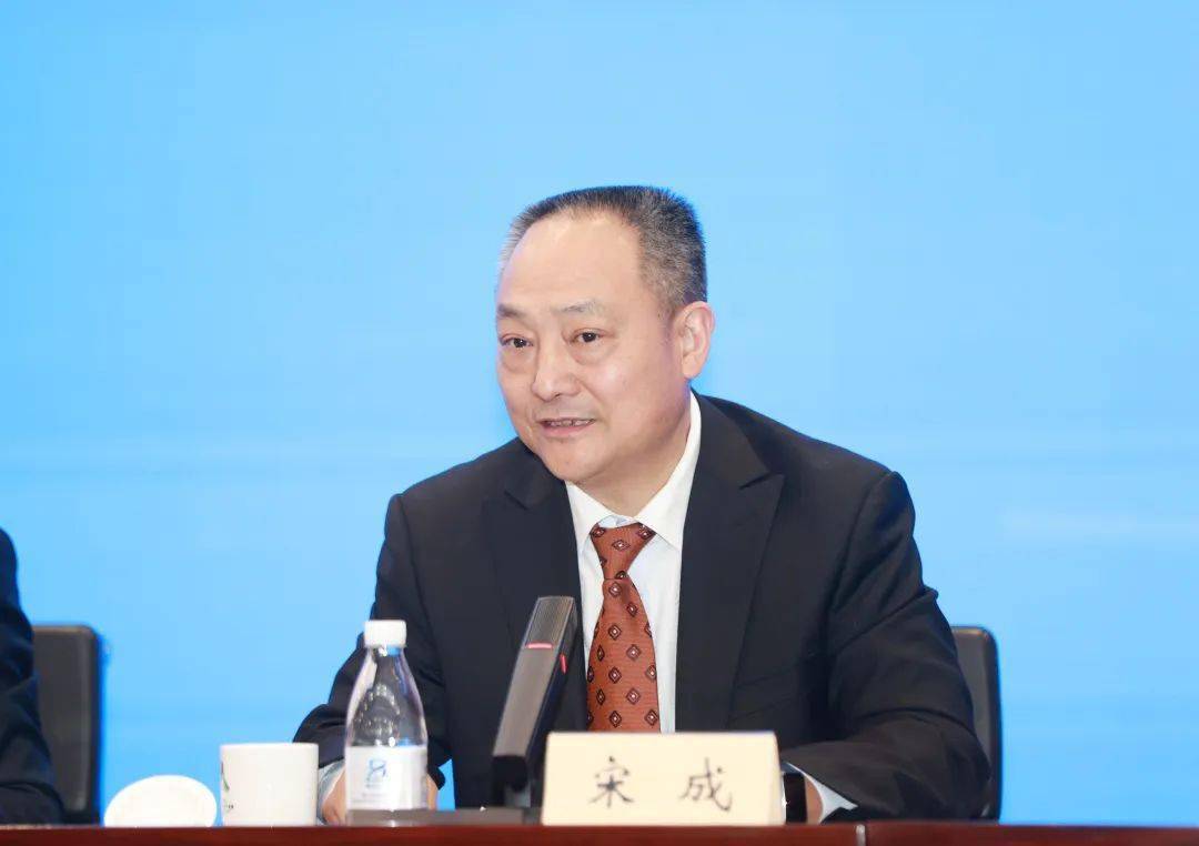 宋成介绍,一季度全市新增重庆英才服务人才516人,其中市级服务的 a卡