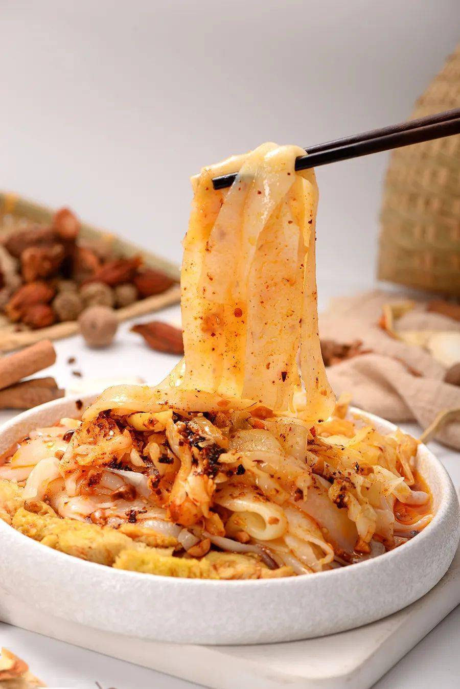 内蒙人最爱的特产酿皮好水好面好辣油我先买为敬了