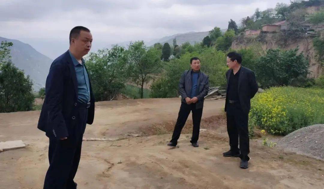 蒿林动态县农业农村局副局长郭越一行深入蒿林乡检查指导厕所革命工作