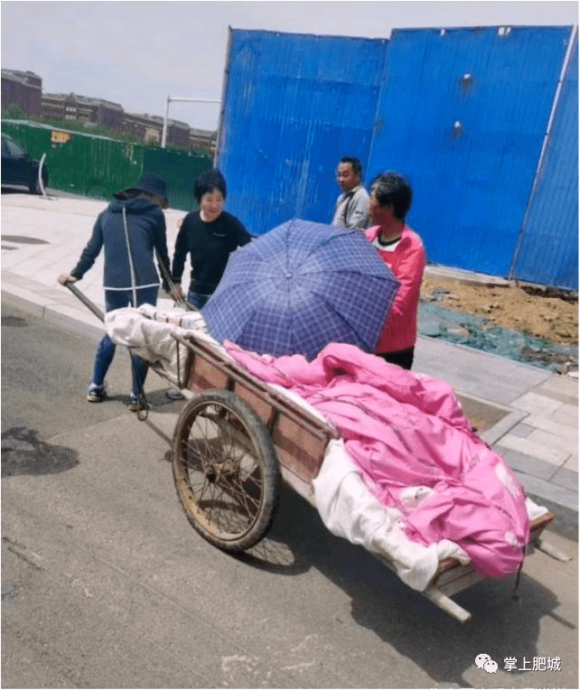 暖泰肥7小时36公里孝心接力肥城86岁老人晕车严重术后地排车拉回家