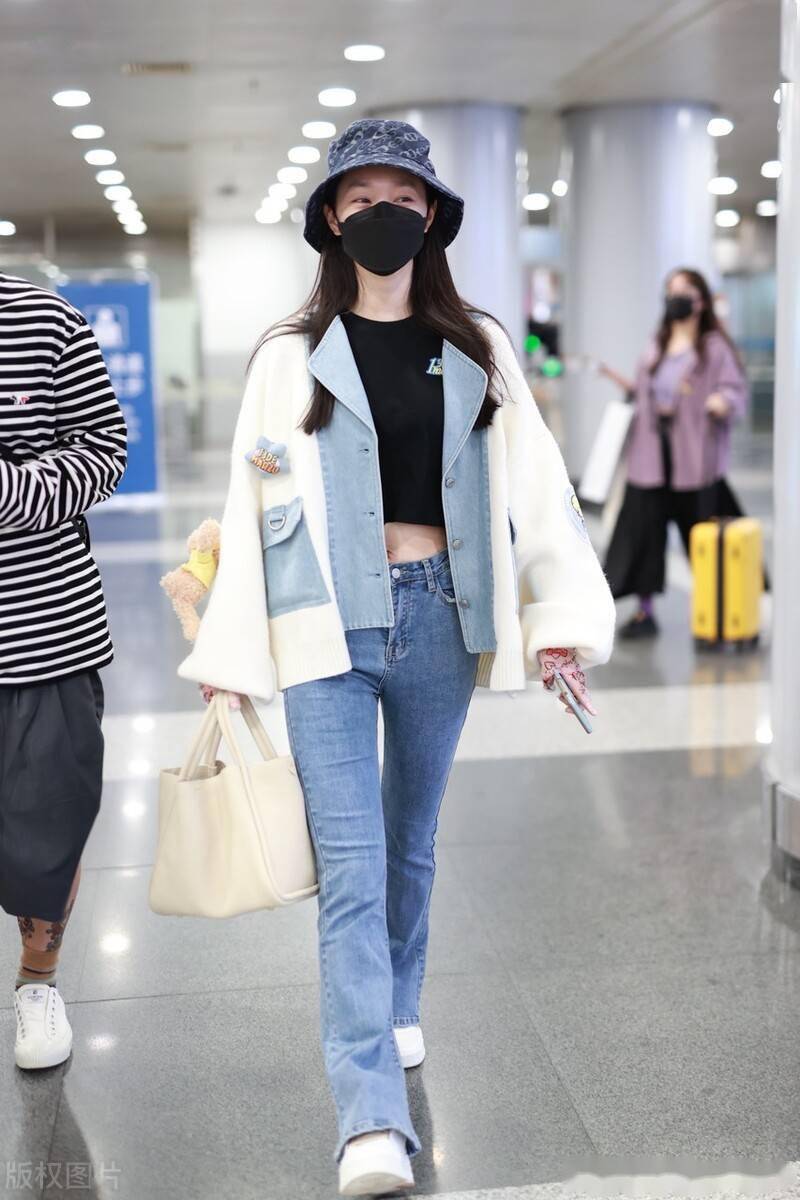 街拍宋轶渔夫帽搭拼接夹克牛仔裤漂亮灵动