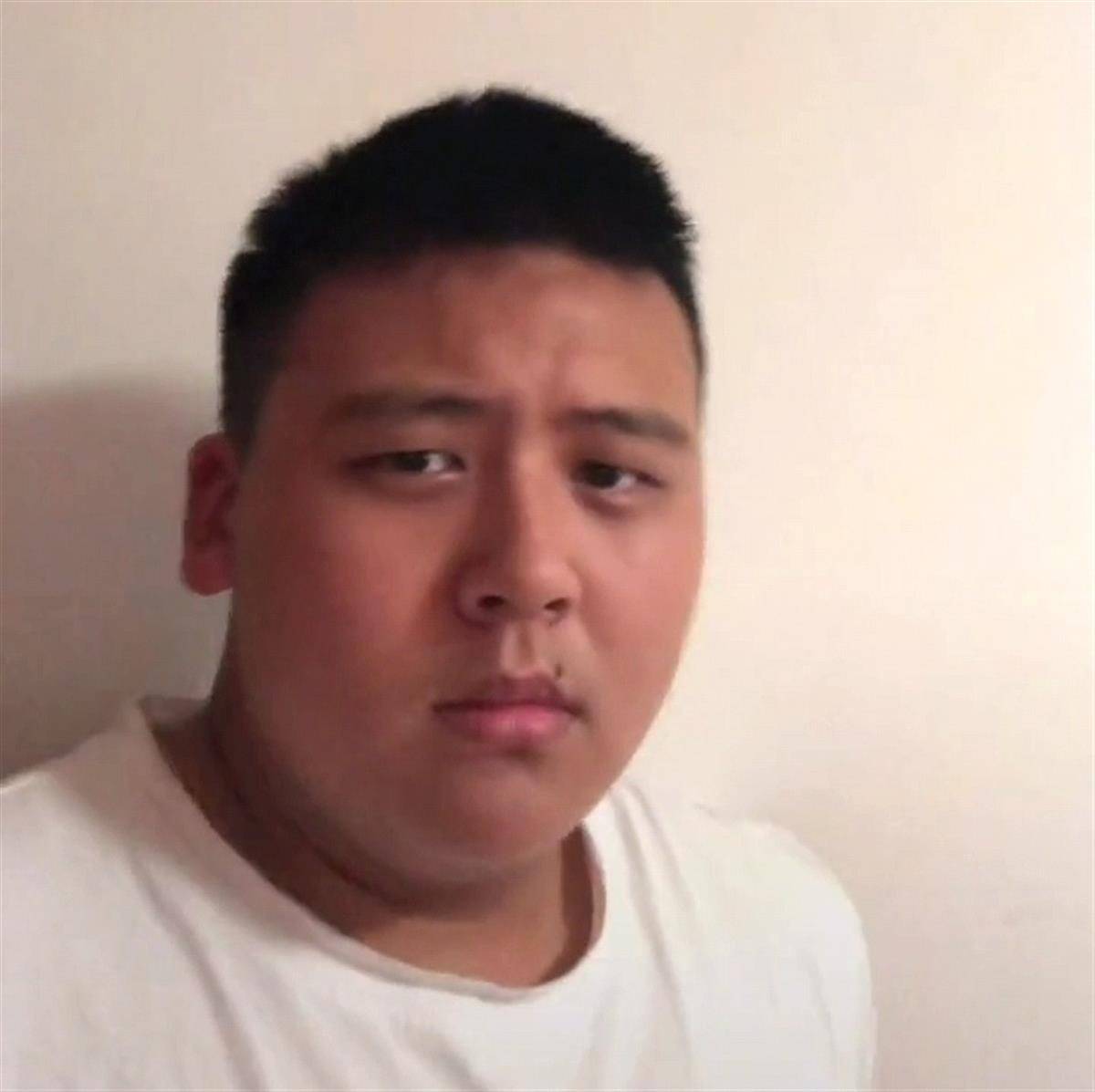 胖小伙减重80斤变帅哥走红当事人疫期在家锻炼