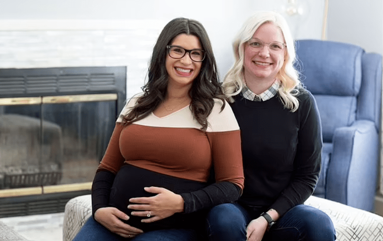 人强忍宫缩进行演讲,中途离场诞下孩子,引来网友热议_erin_竞选_大会