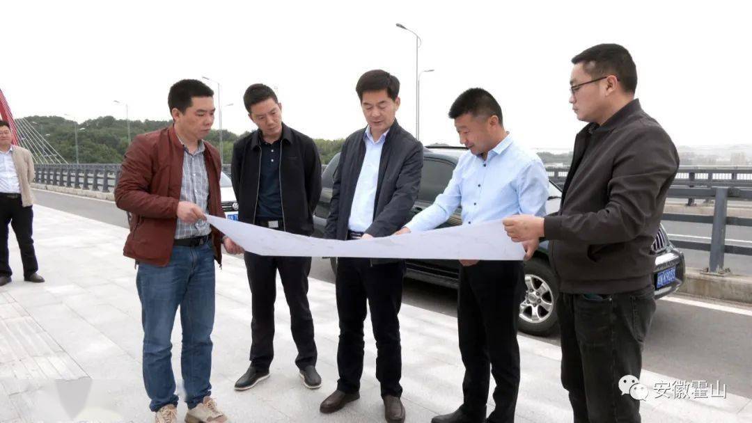 4月28日,县委副书记,县长罗文调研我县重点道路规划建设工作,副县长