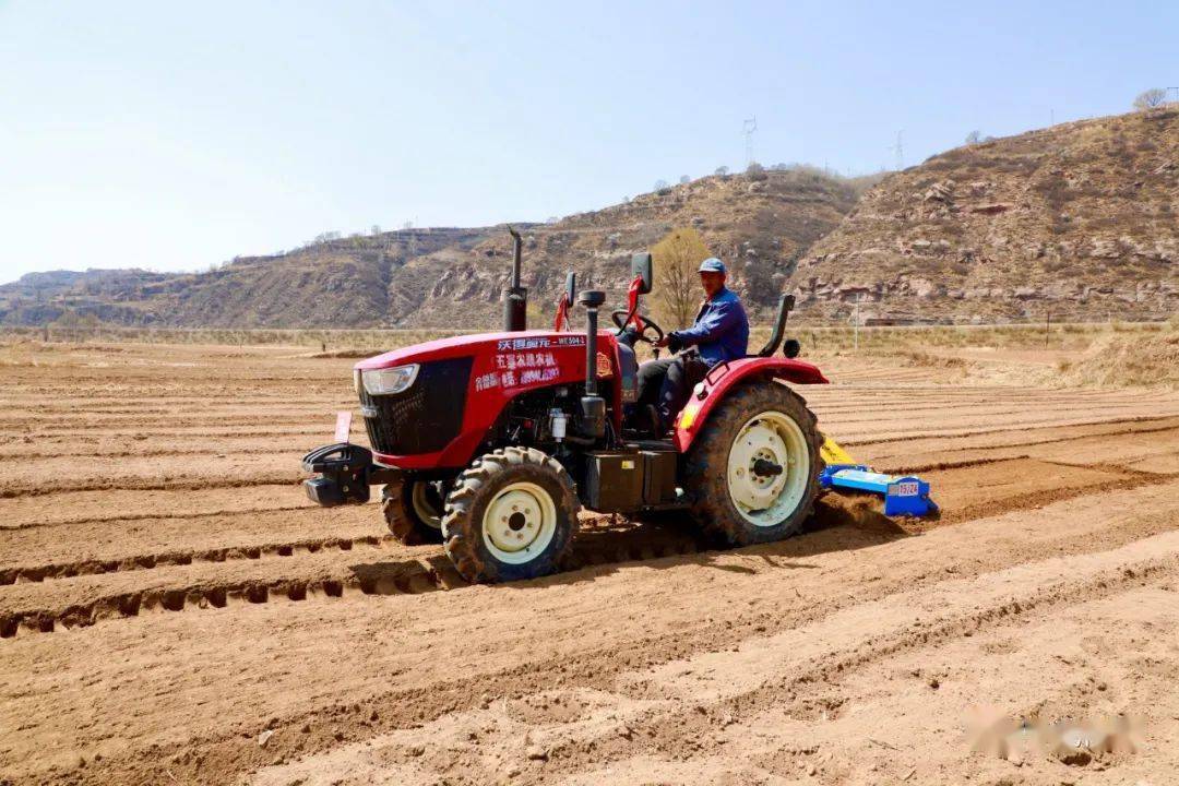 宁武机械化春耕春播景象欣欣向荣