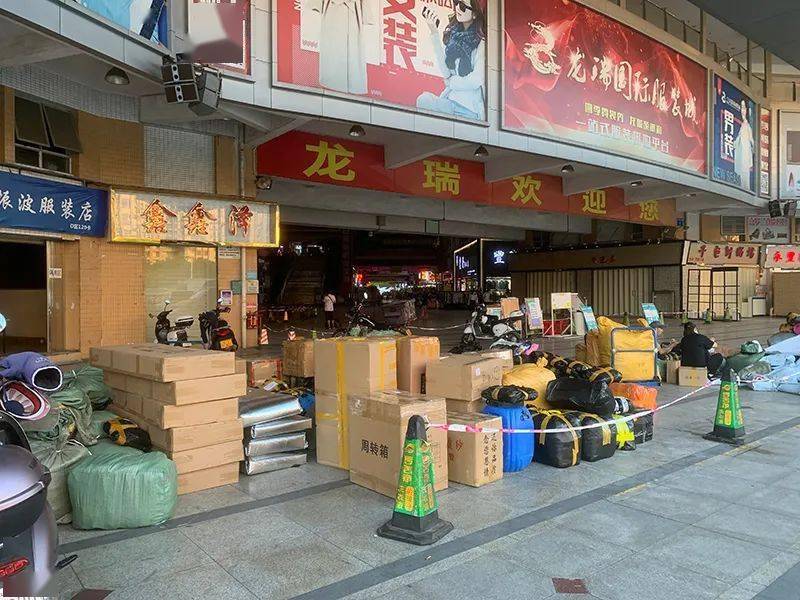 龙瑞国际服装城"五一"假期喜迎八方客,市场采购盛况空前