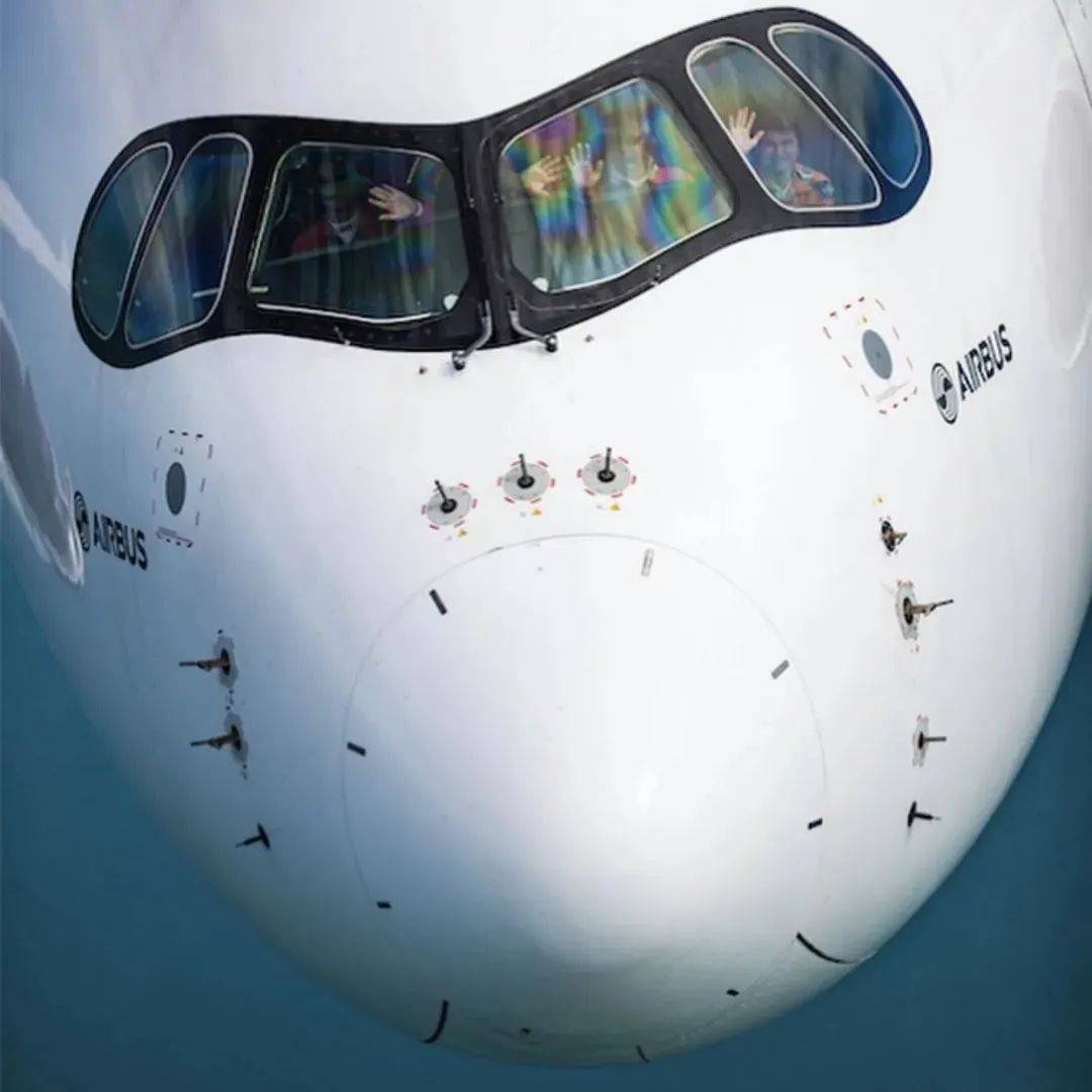 飞机的「鼻子」里有什么?_@airbus_飞行员_天线