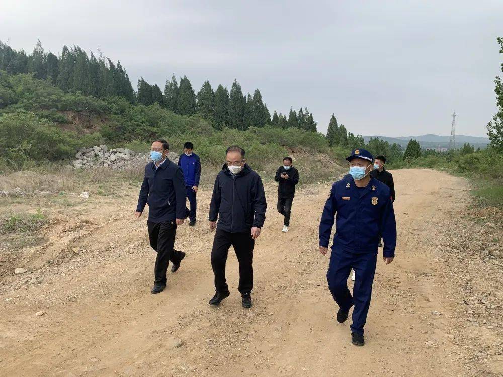 孙锋先后来到文昌湖野生动物园,多米渔乐岛,滨湖沙滩等地,详细听取