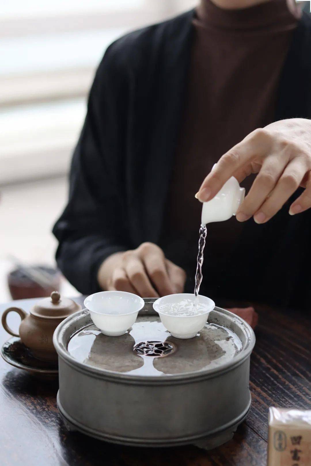 圖|高山流水 龍三女人喝茶是風景,和女人抽菸一般,因為有那麼一點不