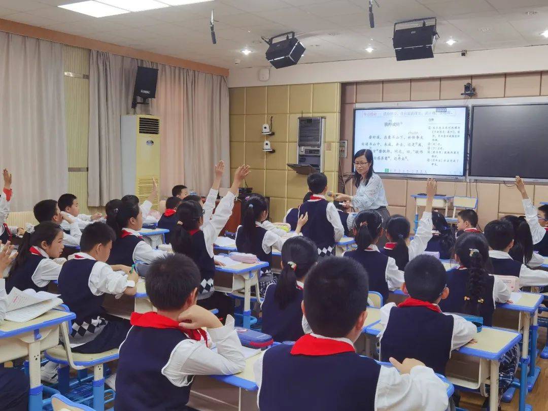 三尺讲台同学艺,学思并行共成长 ——记实小集团三年内语文新教师学艺周活动(一)暨新教师班第六次培训_教学_徐艳玲_学思
