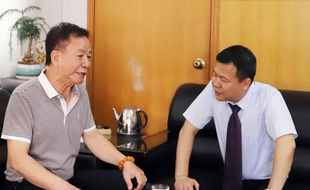 曾祥勇校长表示,杜泽桦校友是为社会,为改革开放做出