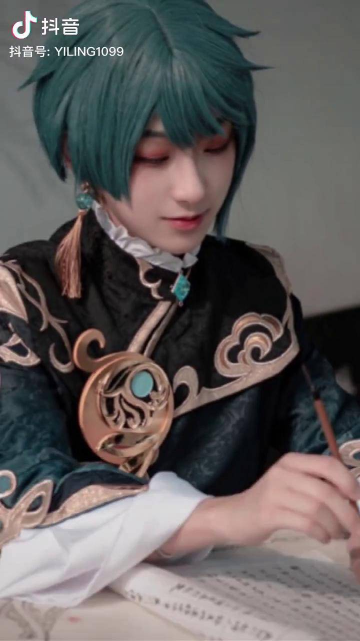 但是我一定要事先提醒你他坏心思也不少原神cos正片重云行秋