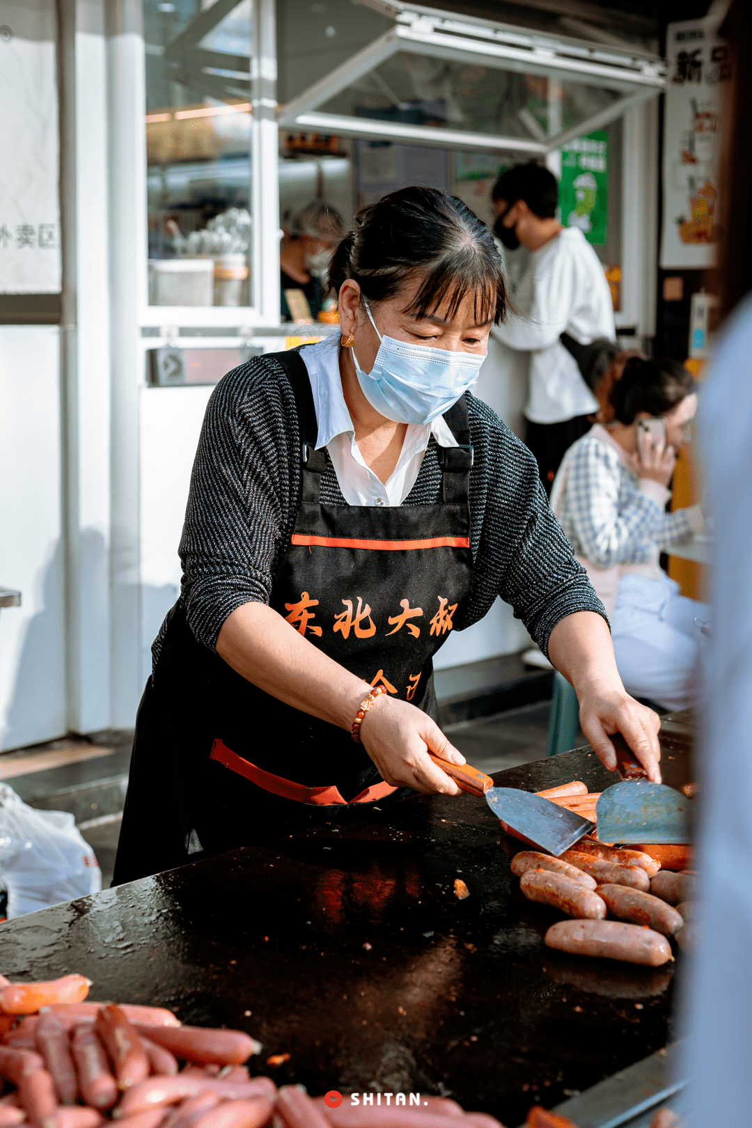 = 夫妻倆,做了18年啦 =吃慣了餐廳飯店,偶爾就嘴饞那些路邊攤小吃.