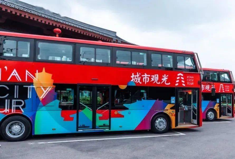 装饰外观以大雁塔等统一选用双层观光巴士"西安城市观光车"大雁塔景区