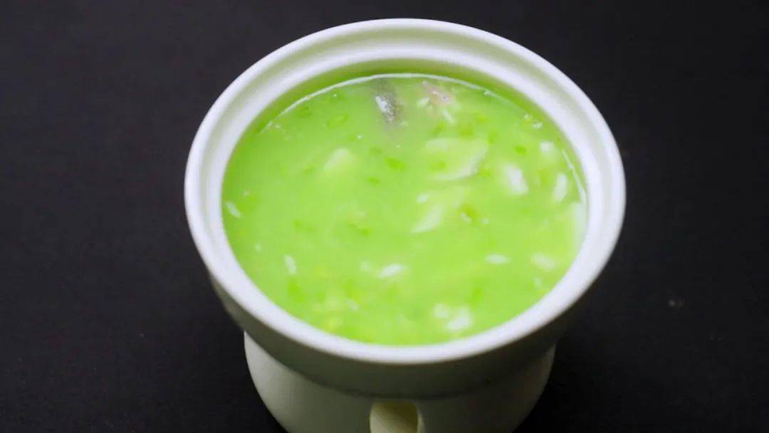 总监邓志雄师傅翡翠凉瓜鱼蓉羹94请狂戳视频,了解详细制作过程94