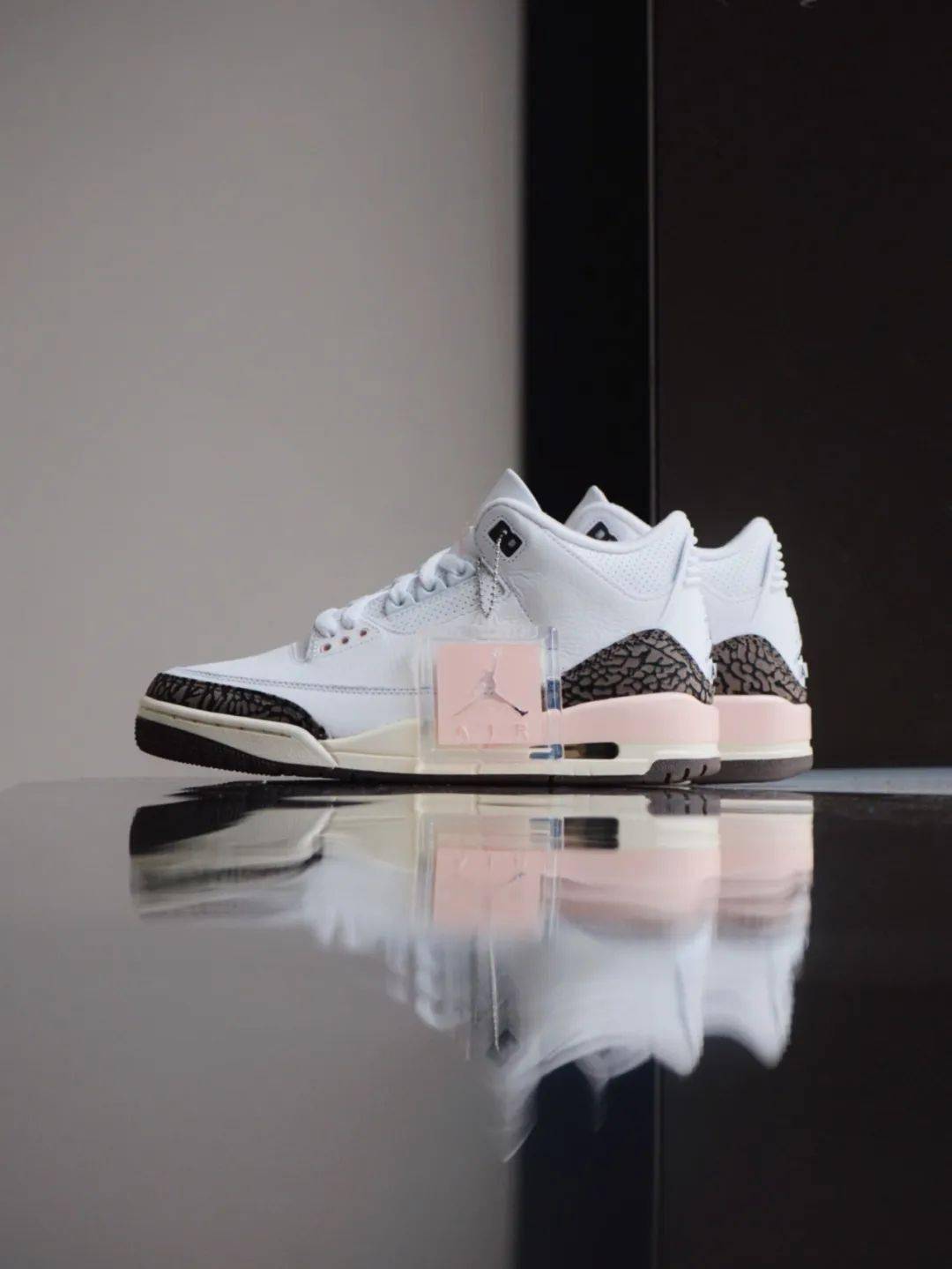 SOAR 新品预览｜WMNS AIR JORDAN 3 “ATMOSPHERE”_手机搜狐网