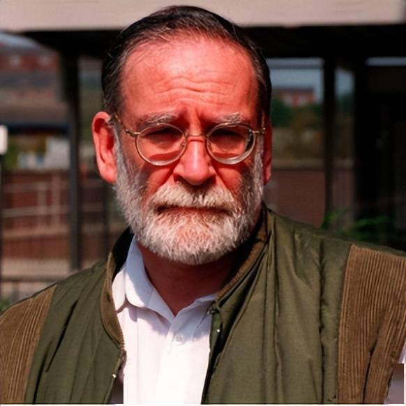 1970年,哈罗德·希普曼从利兹大学医学院毕业,进入了一家制药厂工作.