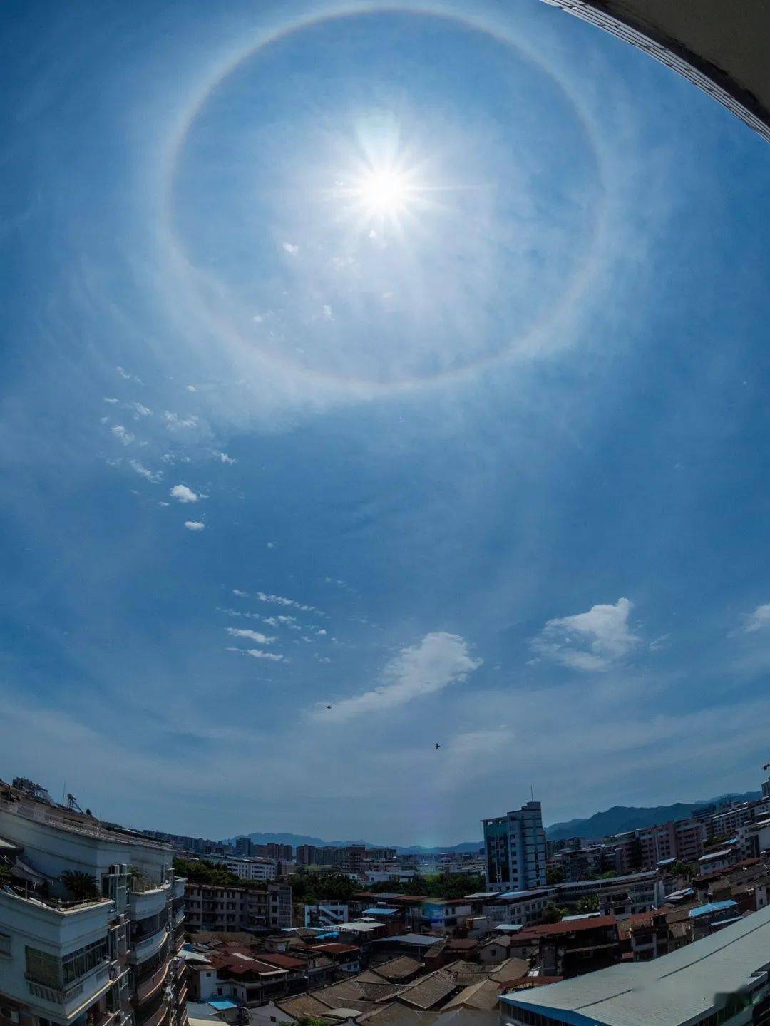 大埔天空出现一超级大光环