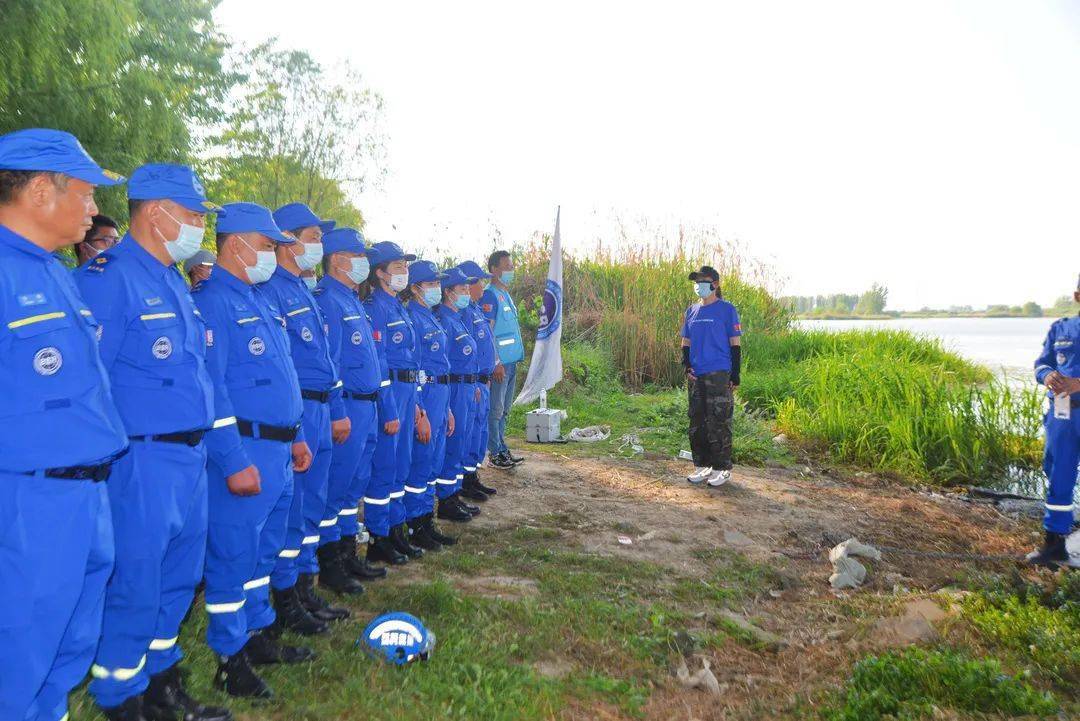 固鎮縣藍天救援隊開展水域救援模擬訓練