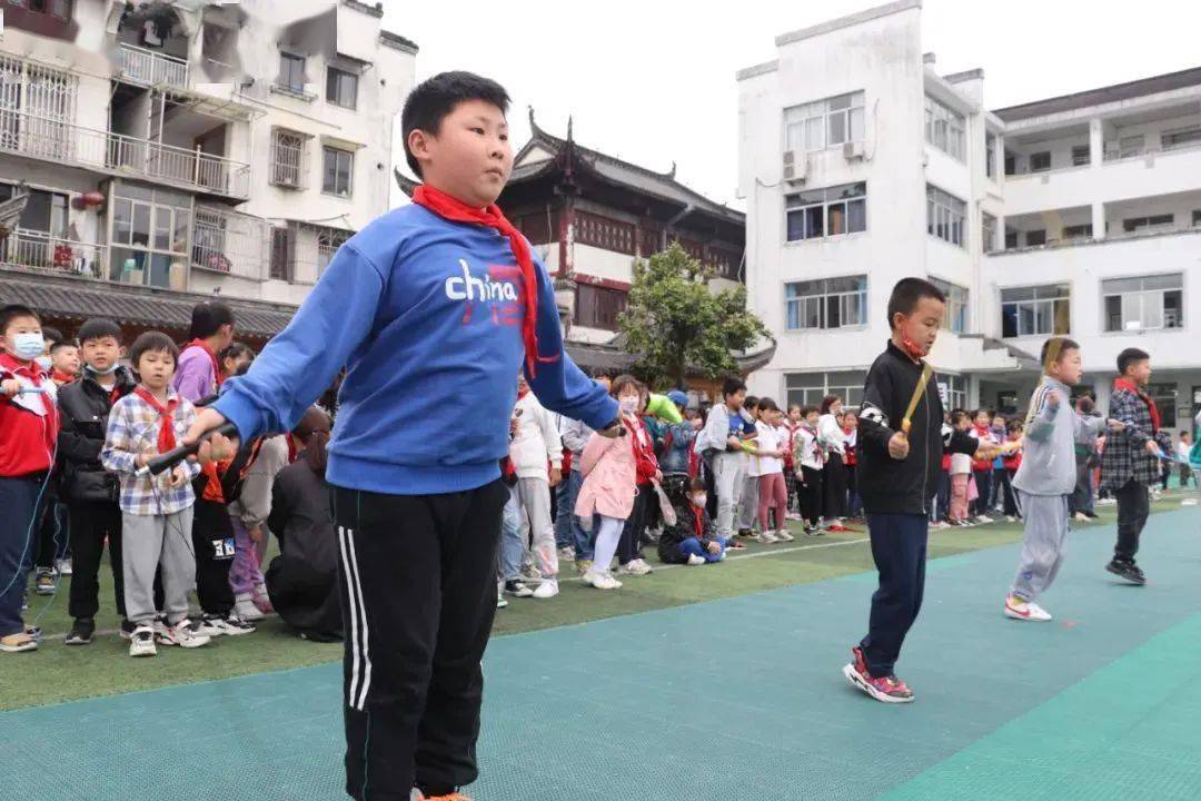 隊情快訊歙縣城關小學爭當紅領巾小健將