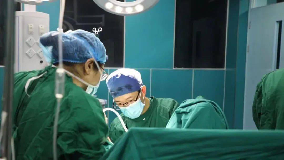 清华长庚援疆医生马珂助力师市完成首例子宫脱垂手术_市人民医院_北京