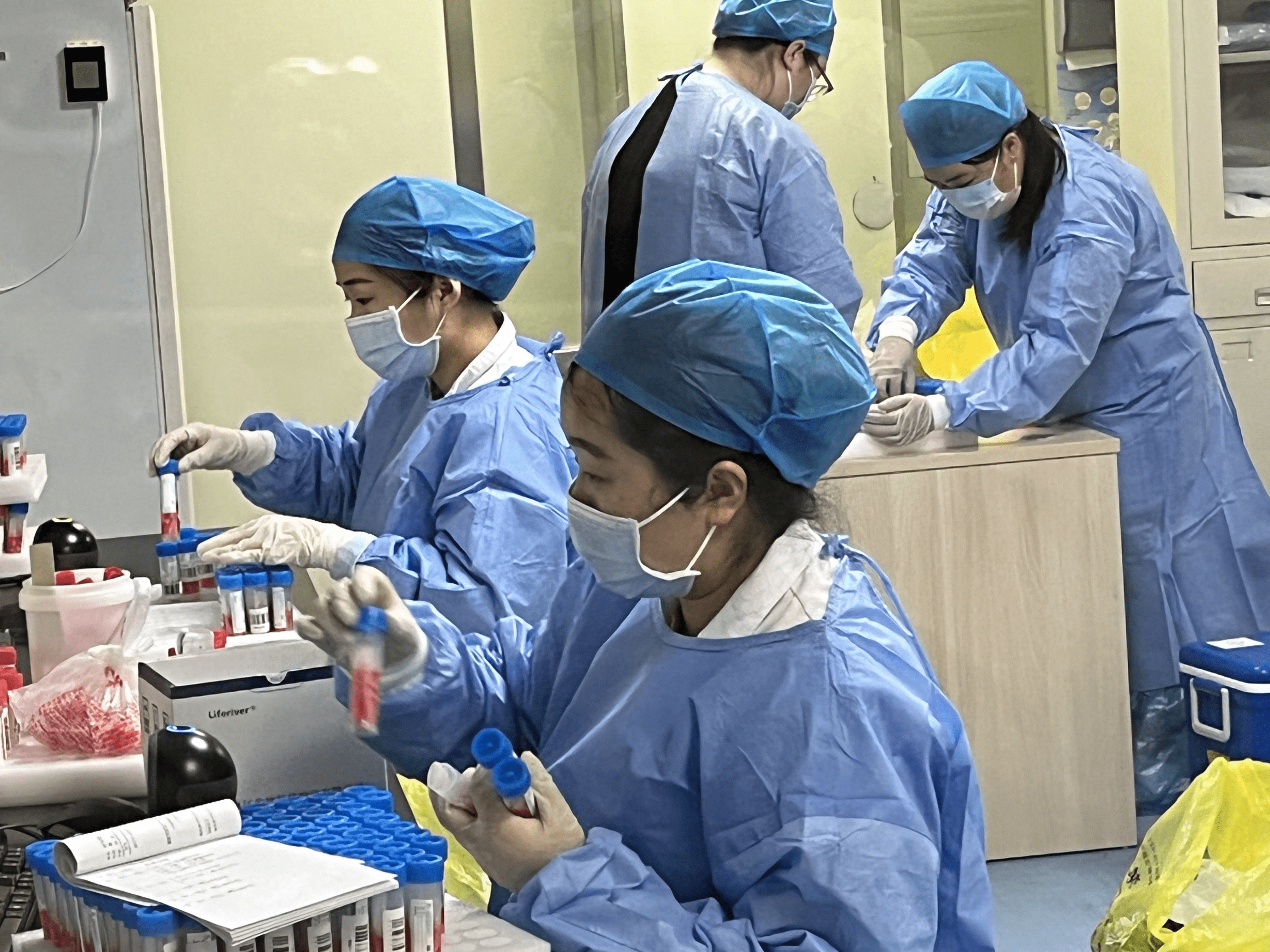 驻马店市第一人民医院检验科担负着中心城区全域核酸检测的重任,检验