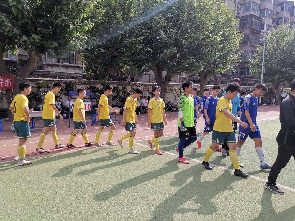 拼搏绿茵球场 22年碑林区青少年校园足球联赛举办 体育 足球小将 初中组 拼搏绿茵球场 22年碑林区青少年校园足球联赛举办 体育 足球小将 初中组