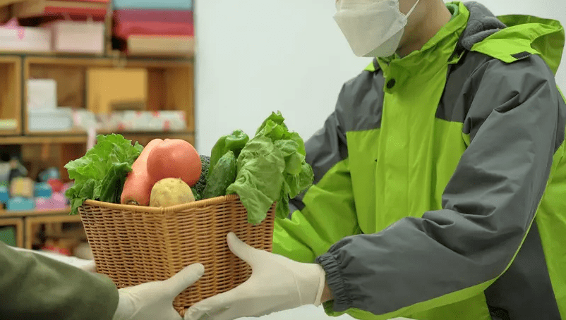 疫情之后涌现了一批新职业收入远超铁饭碗但家长表示接受不了