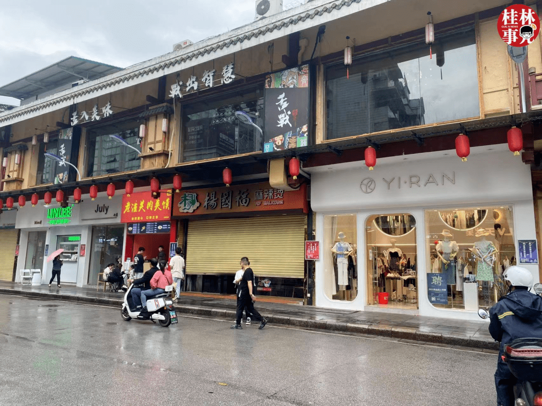 视频多图直击桂林文化宫突发火灾现场浓烟冲天